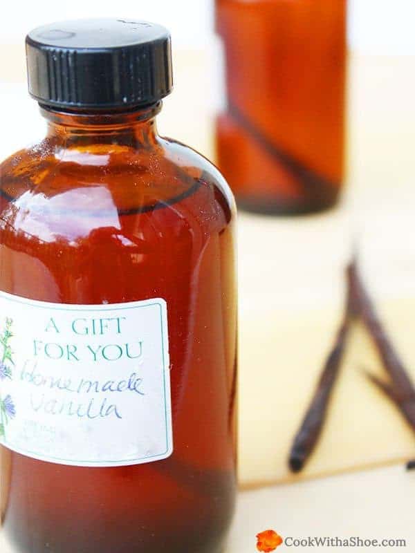 Homemade vanilla is super easy to make with only 2 ingredients and brings the WOW factor when you give it as an inexpensive gift!! |Cook With a Shoe